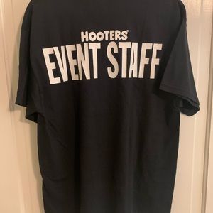 Hooter’s shirt